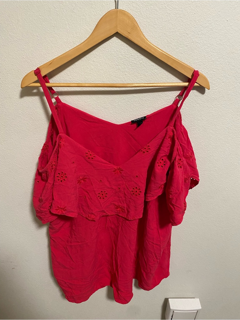 Torrid Women's Hot Pink Eyelet Cold-Shoulder Camisole Size 1x